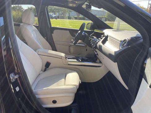 Certified 2025 Mercedes-Benz GLA 250 image 11