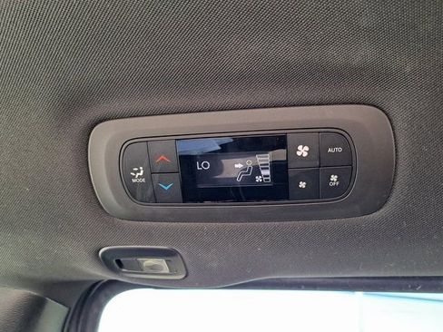 Used 2022 Chrysler Pacifica Limited w/ S Appearance Package FWD image 32
