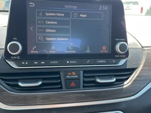 Used 2025 Nissan Altima 2.5 SV FWD image 39