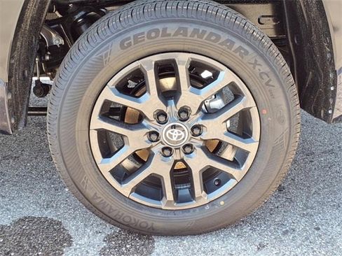 Used 2025 Toyota Tundra Platinum AWD/4WD image 4