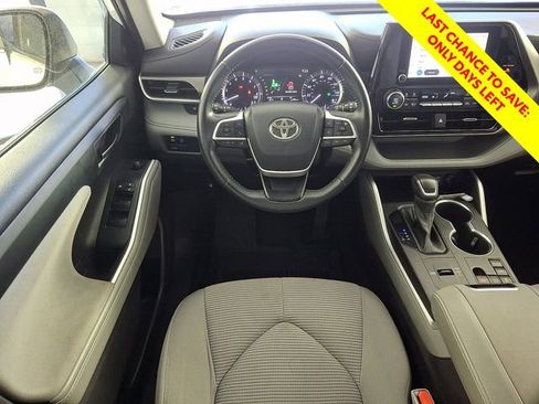 Used 2023 Toyota Highlander LE FWD image 13
