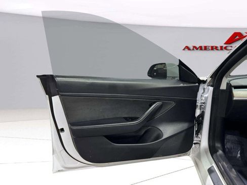 Used 2020 Tesla Model 3 Standard Range Plus image 16
