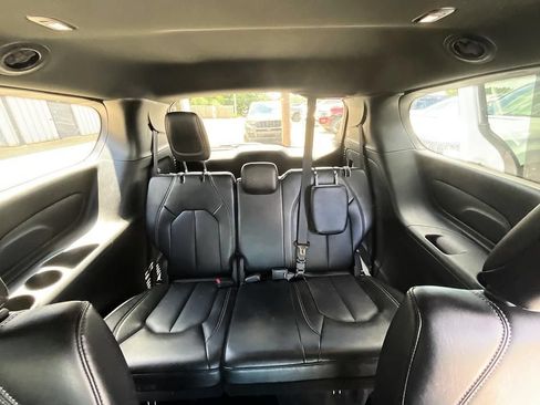 Used 2025 Chrysler Pacifica Select FWD image 36