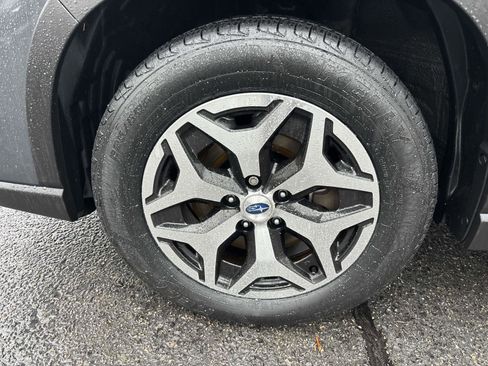 Used 2023 Subaru Forester Premium image 7