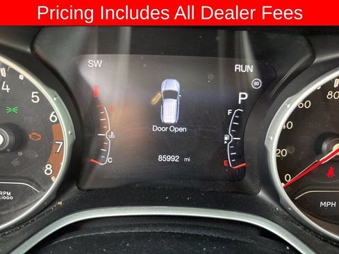 Used 2018 Jeep Compass Latitude w/ Popular Equipment Group FWD image 6