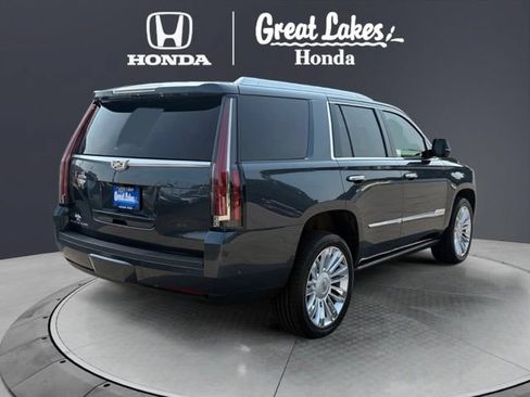 Used 2019 Cadillac Escalade Platinum AWD/4WD image 6