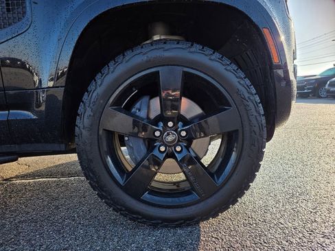 Used 2024 Land Rover Defender 130 X-Dynamic SE image 32