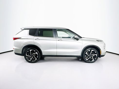 Used 2024 Mitsubishi Outlander SE image 10