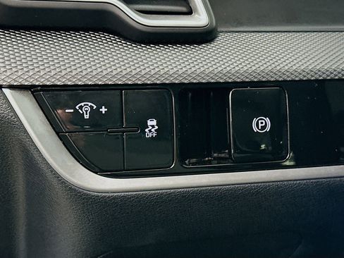 Used 2024 Kia Sportage LX image 16