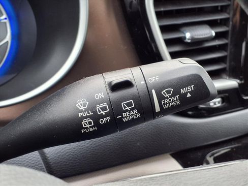 Used 2017 Chrysler Pacifica Touring image 15