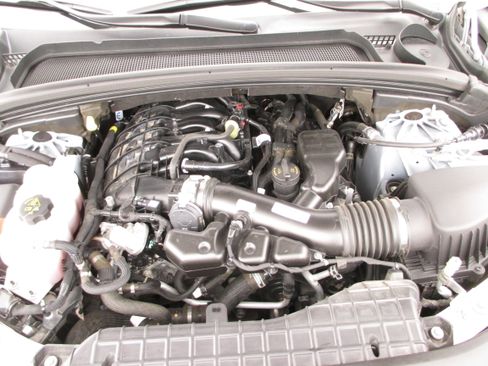 Used 2023 Jeep Grand Cherokee Limited w/ Black Appearance Package image 32