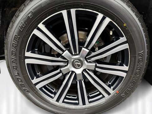 Used 2019 Lexus LX 570 4WD w/ Luxury Package image 10