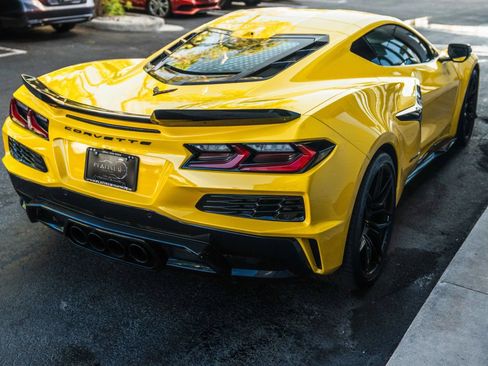 Used 2025 Chevrolet Corvette Z06 RWD image 13