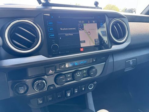 Used 2019 Toyota Tacoma TRD Off-Road AWD/4WD image 19