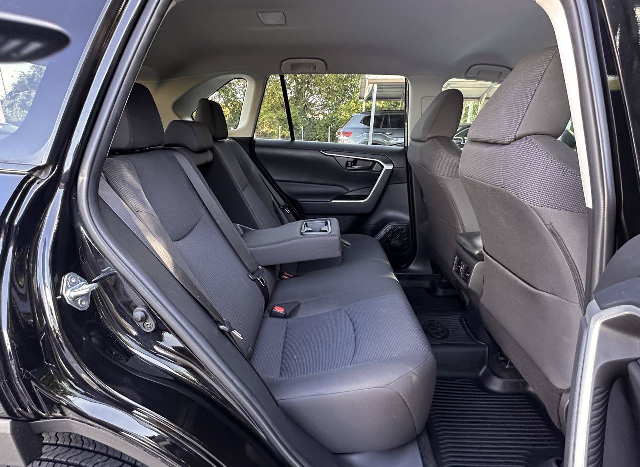 Used 2022 Toyota RAV4 LE FWD image 29