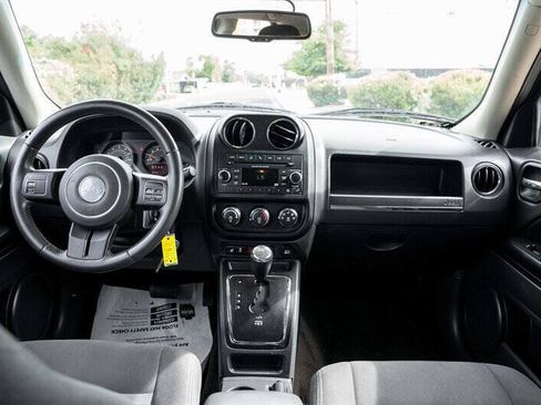 Used 2015 Jeep Patriot Latitude FWD image 17