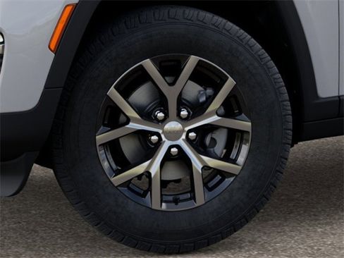 New 2025 Jeep Grand Cherokee Limited image 4