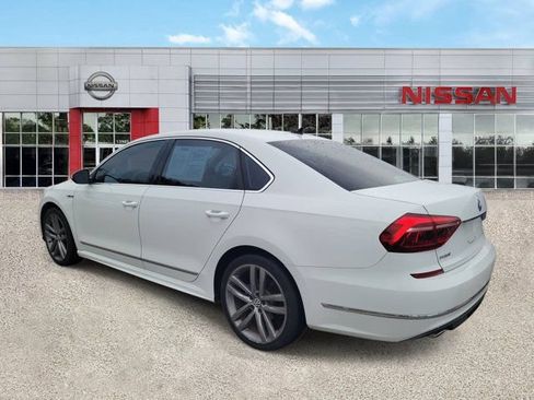 Used 2017 Volkswagen Passat 1.8T R-Line FWD image 4