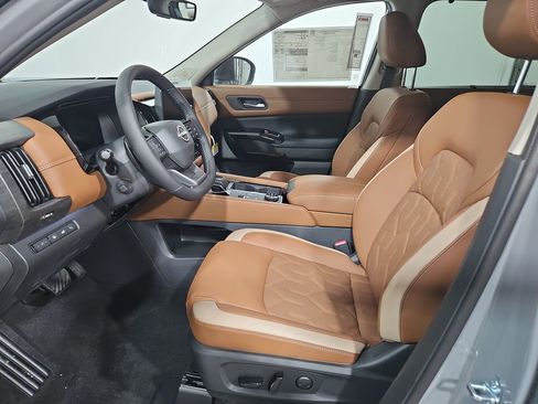 New 2026 Nissan Pathfinder Platinum image 10