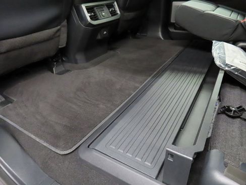 Used 2025 Ford F250 Platinum w/ FX4 Off-Road Package image 72