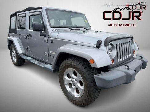 Used 2013 Jeep Wrangler Unlimited Sahara w/ Connectivity Group AWD/4WD image 1