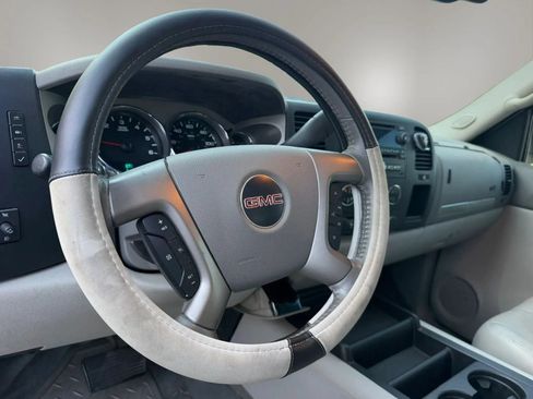 Used 2007 GMC Sierra 1500 SLE w/ Entertainment Package RWD image 11
