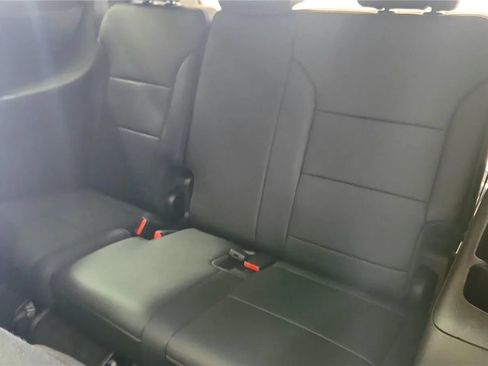 Used 2025 Chevrolet Traverse High Country FWD image 35