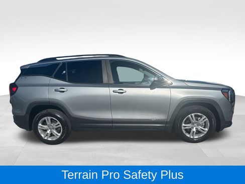Used 2023 GMC Terrain SLE w/ Driver Convenience Package FWD image 2