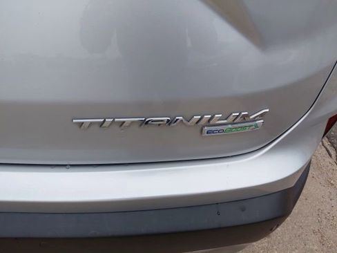 Used 2019 Ford Edge Titanium image 32