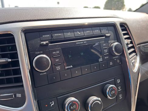 Used 2011 Jeep Grand Cherokee Laredo w/ Security & Convenience Group AWD/4WD image 25
