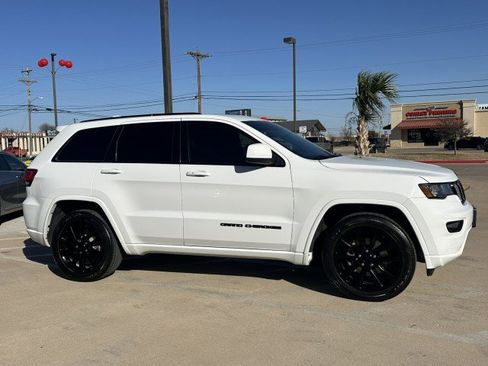 Used 2018 Jeep Grand Cherokee Altitude image 7