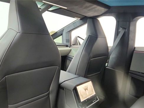 Used 2024 Tesla Cybertruck AWD Crew Cab image 27