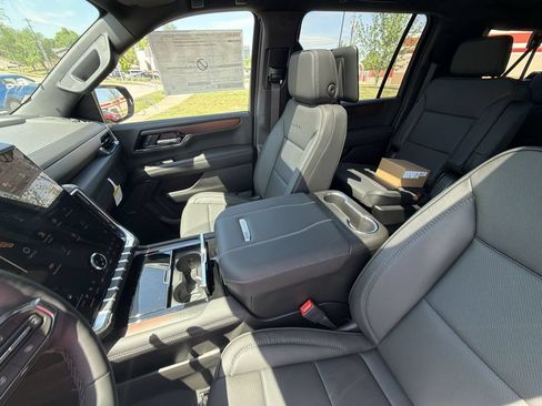 New 2026 GMC Yukon XL Denali w/ Denali Reserve Package AWD/4WD image 19