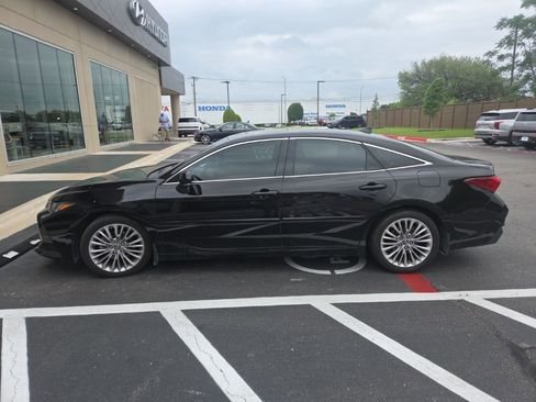 Used 2019 Toyota Avalon Limited w/ Advanced Safety Package image 3