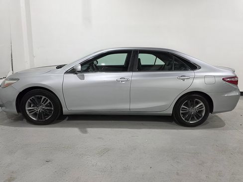 Used 2017 Toyota Camry SE image 14