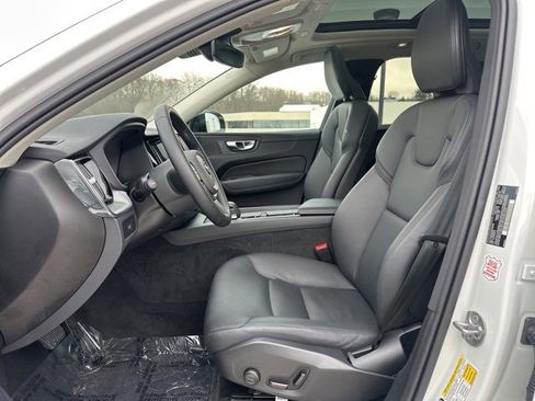 Certified 2025 Volvo XC60 B5 Core image 18