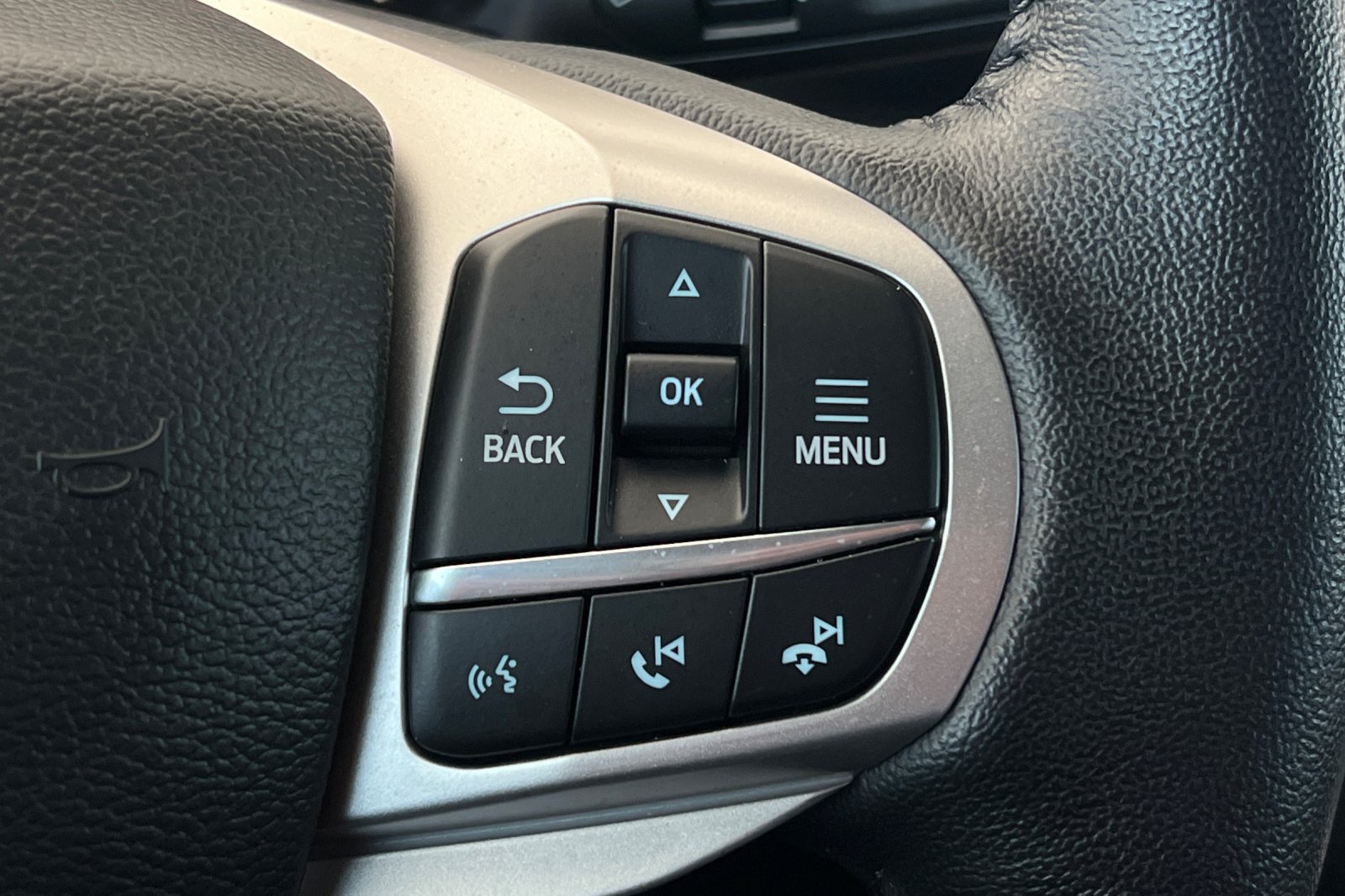 Used 2022 Ford Explorer XLT w/ Equipment Group 202A RWD image 39