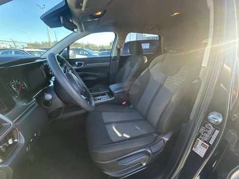 Used 2023 Kia Sorento LX image 13