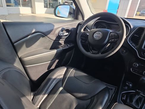 Used 2023 Jeep Cherokee Altitude Lux image 16