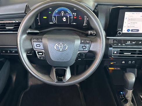 Used 2025 Toyota Camry LE FWD image 11