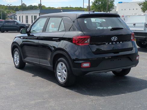 Used 2026 Hyundai Venue SE FWD image 8