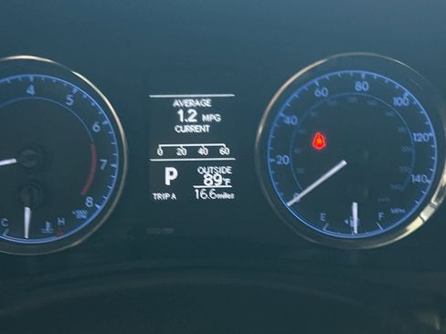 Used 2019 Toyota Corolla LE FWD image 29