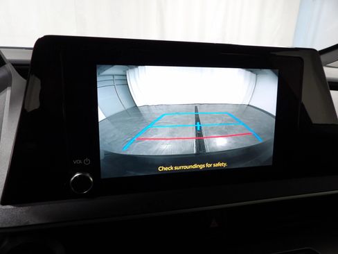 Used 2025 Toyota Prius LE FWD image 19