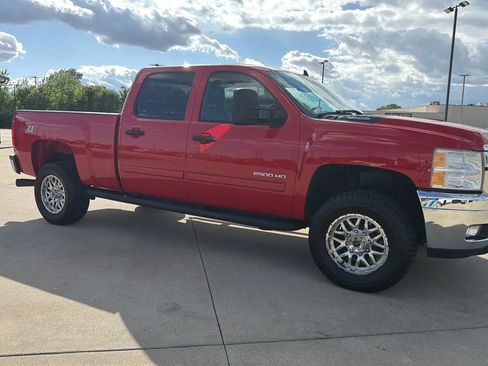 Used 2011 Chevrolet Silverado 2500 LT w/ Interior Plus Package AWD/4WD image 32