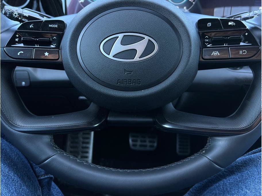 Used 2025 Hyundai Elantra SEL FWD image 11
