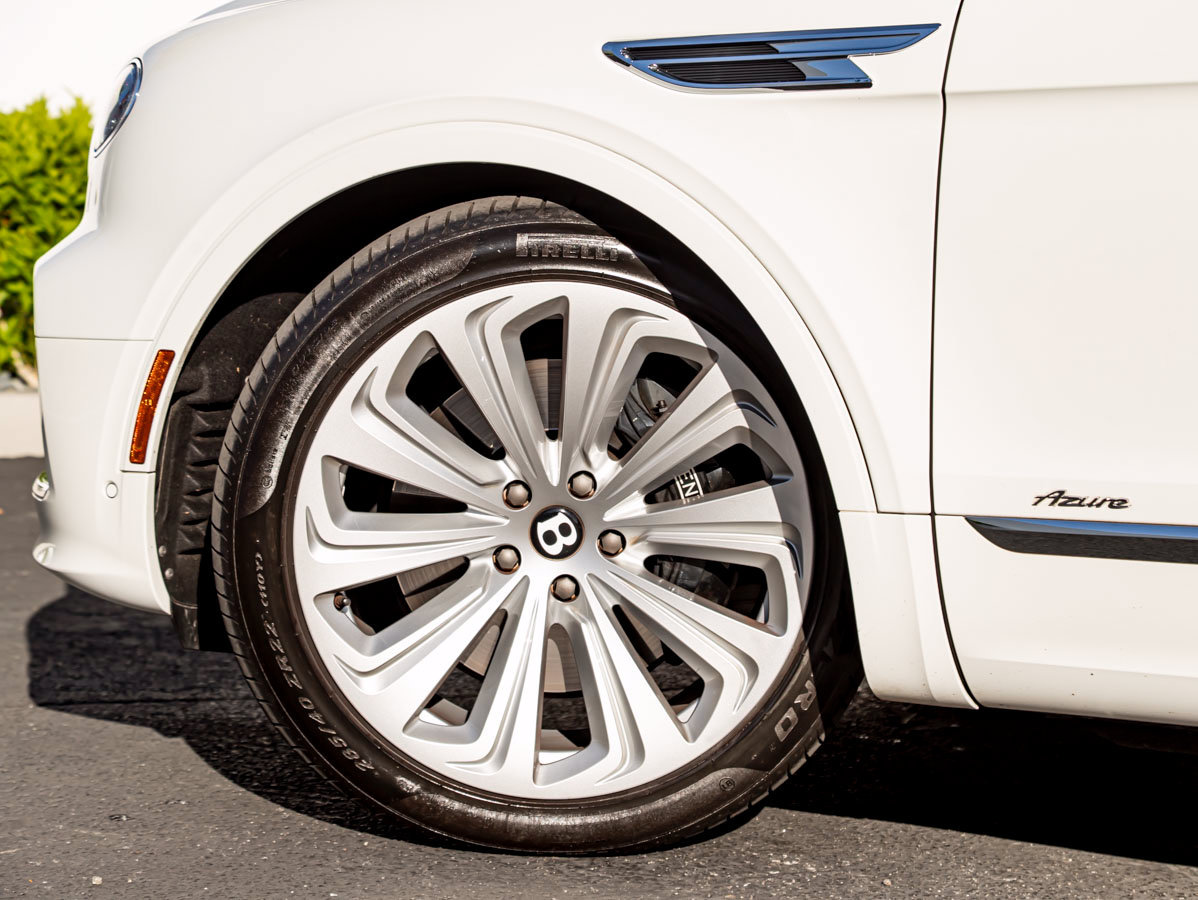 Used 2023 Bentley Bentayga Plug-In Hybrid AWD/4WD image 6