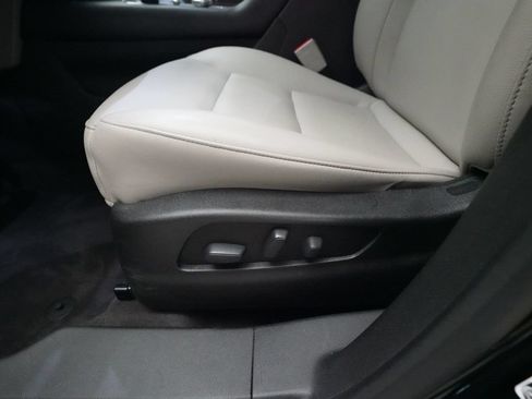 Used 2020 Cadillac XT4 Luxury w/ Cold Weather Package AWD/4WD image 28