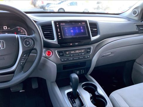 Used 2017 Honda Pilot EX image 7