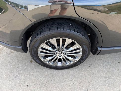Used 2021 Toyota Venza Limited w/ Advanced Technology Package AWD/4WD image 56