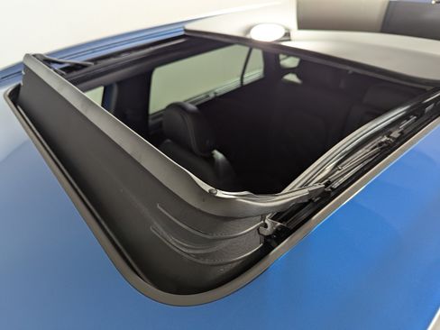 Used 2024 Volkswagen Atlas Cross Sport SE w/ Panoramic Sunroof Package FWD image 25